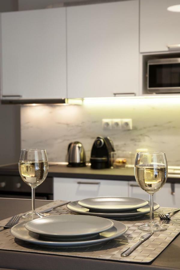 Walk To Markets From A Cozy Studio By Cielo Homes Athene Buitenkant foto